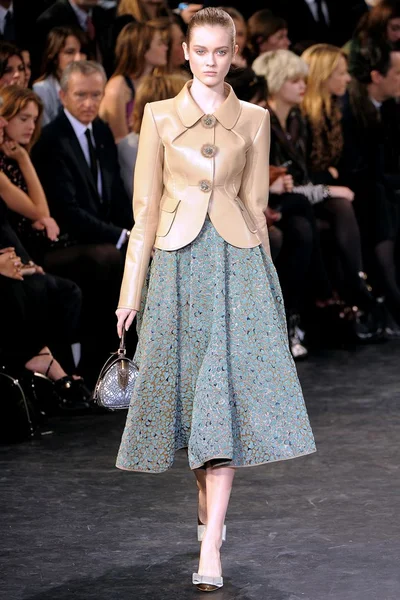 Look 49